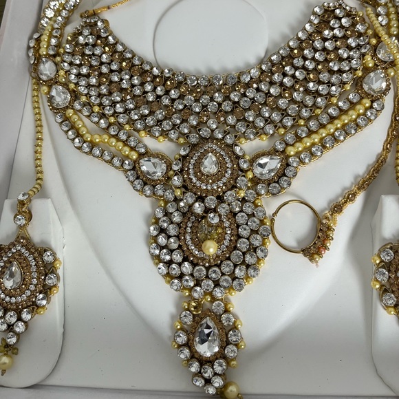 TRADITIONAL HINDU WEDDING JEWELRY SET - Picture 7 of 8